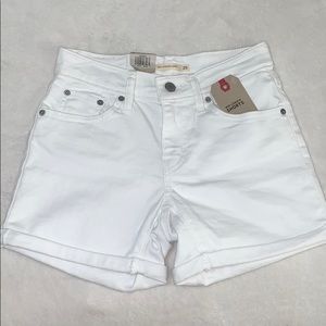 🔥NEW🔥 LEVI’S MID LENGTH SHORTS
